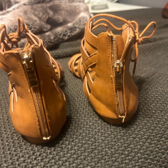 Gladiator sandals - Picture 2 of 3